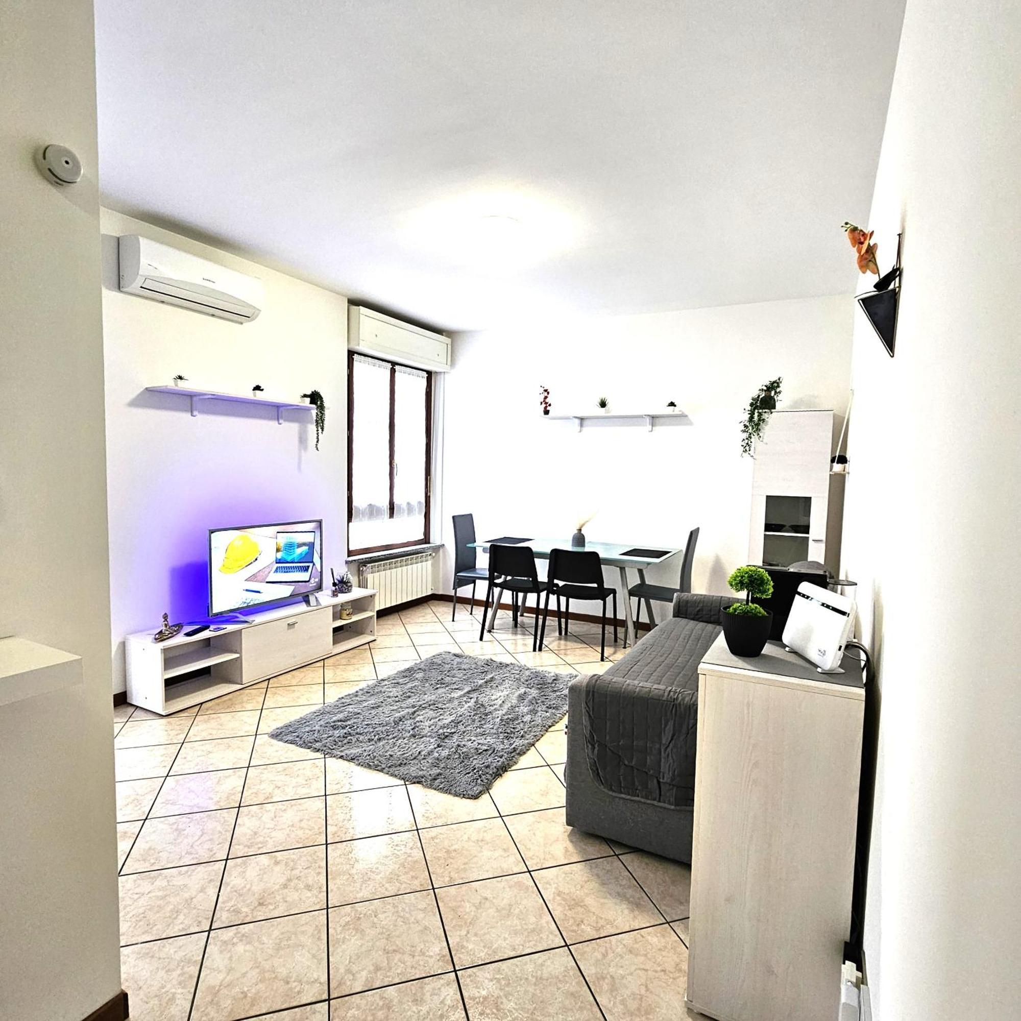 Appartamento Moderno Gallarate Luaran gambar