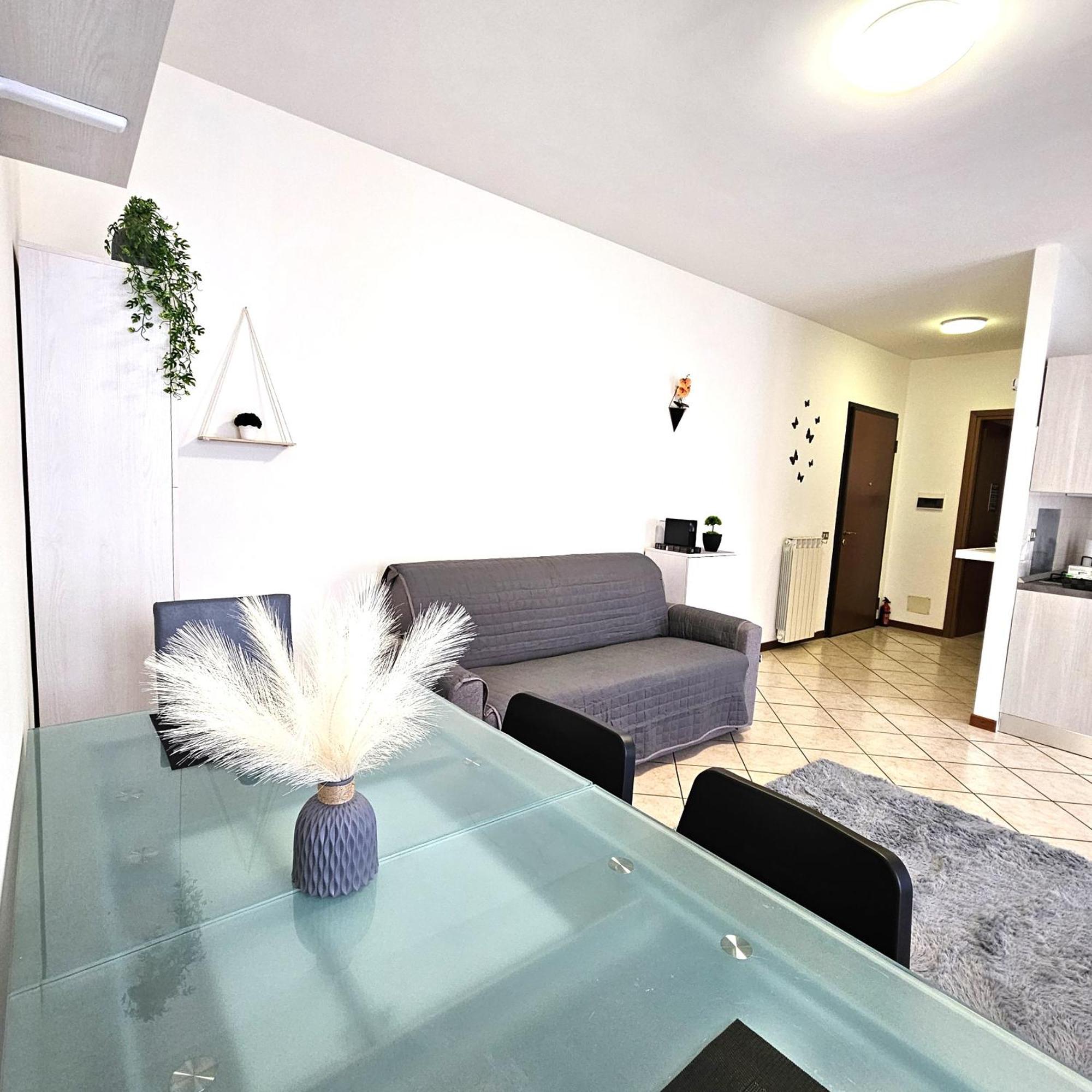 Appartamento Moderno Gallarate Luaran gambar