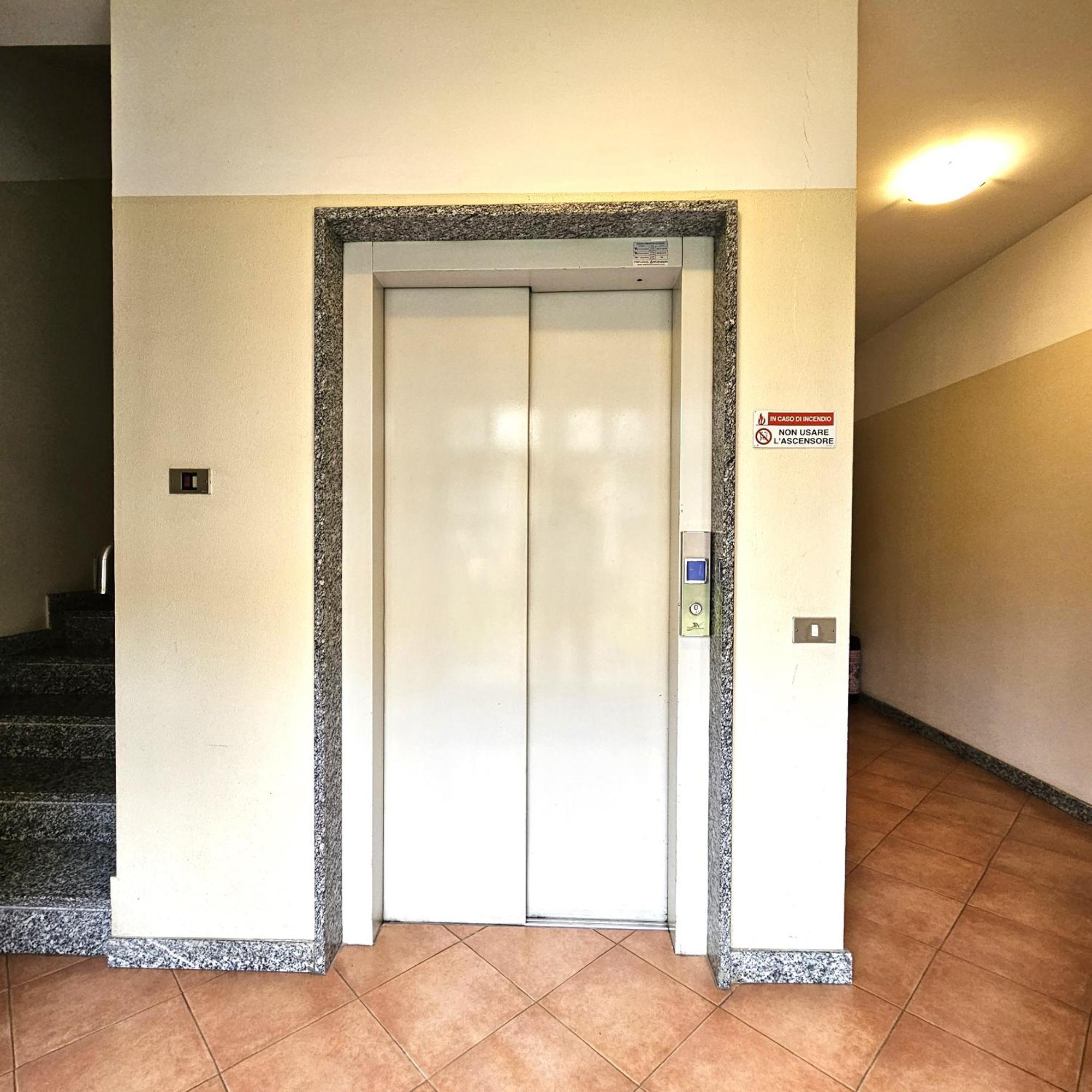 Appartamento Moderno Gallarate Luaran gambar