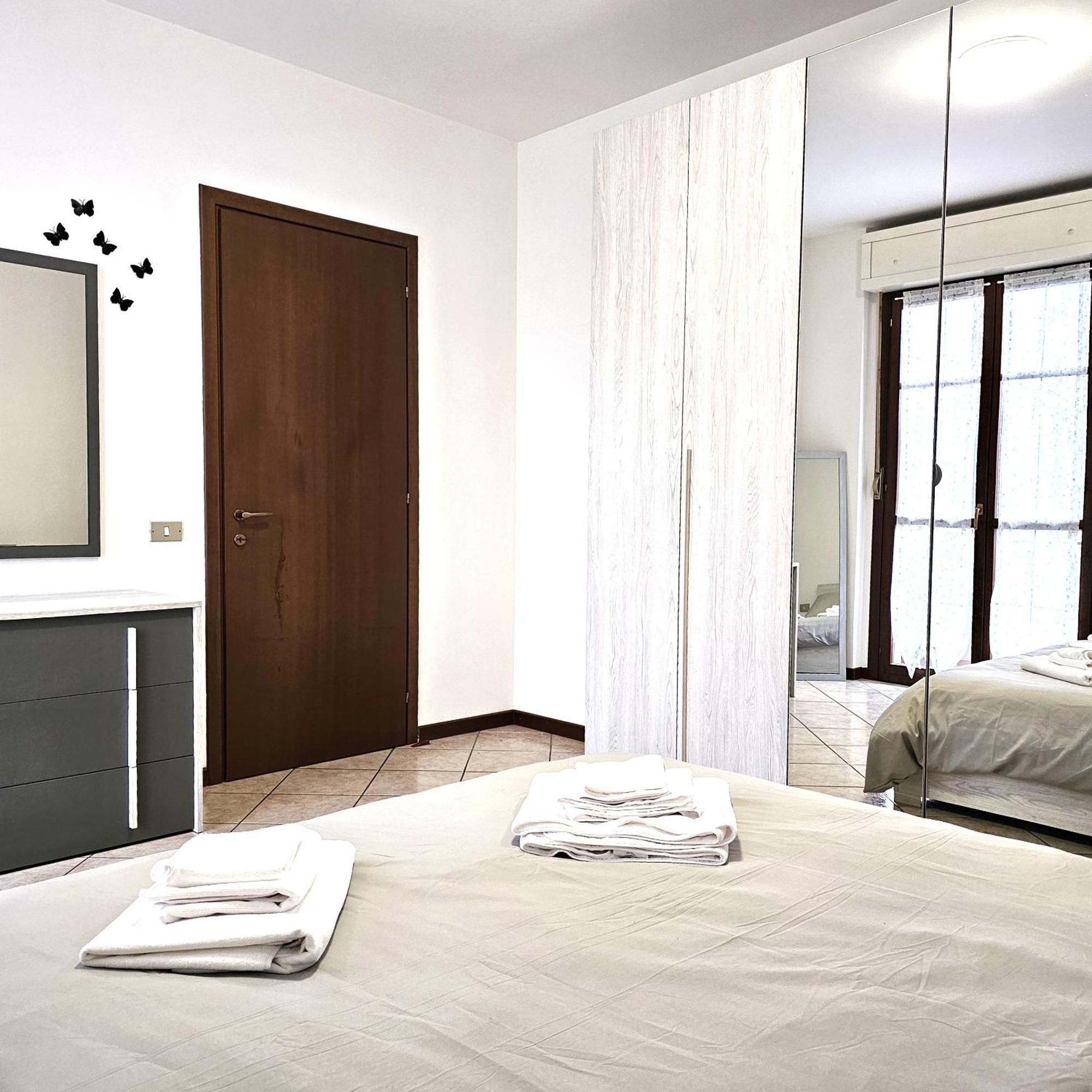 Appartamento Moderno Gallarate Luaran gambar