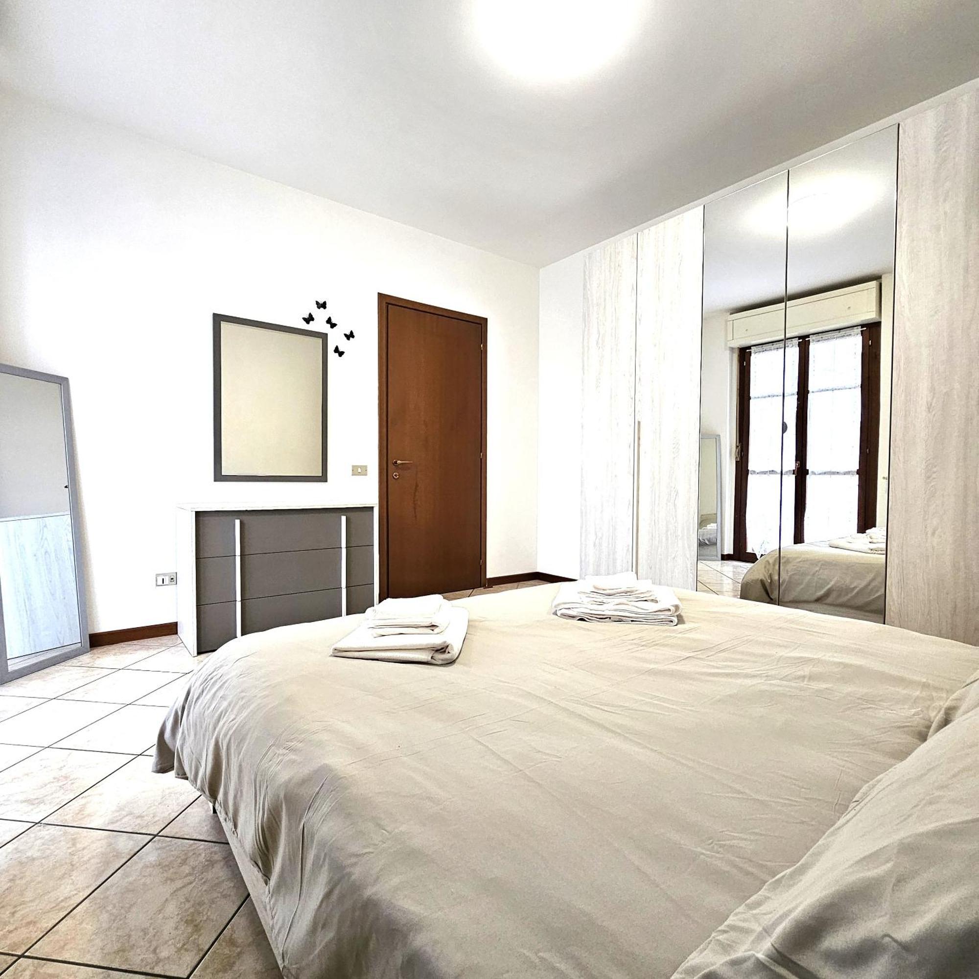 Appartamento Moderno Gallarate Luaran gambar