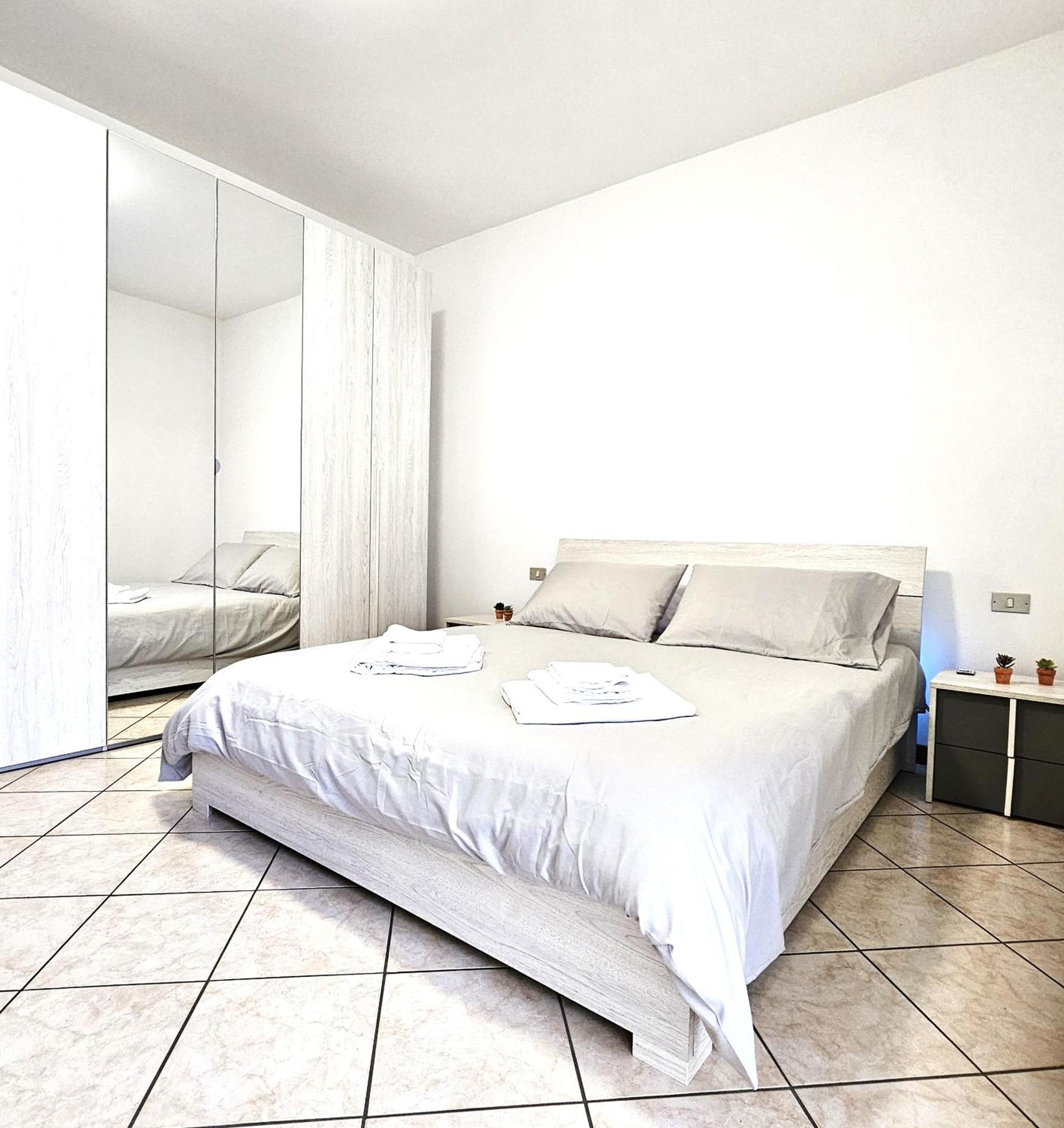 Appartamento Moderno Gallarate Luaran gambar